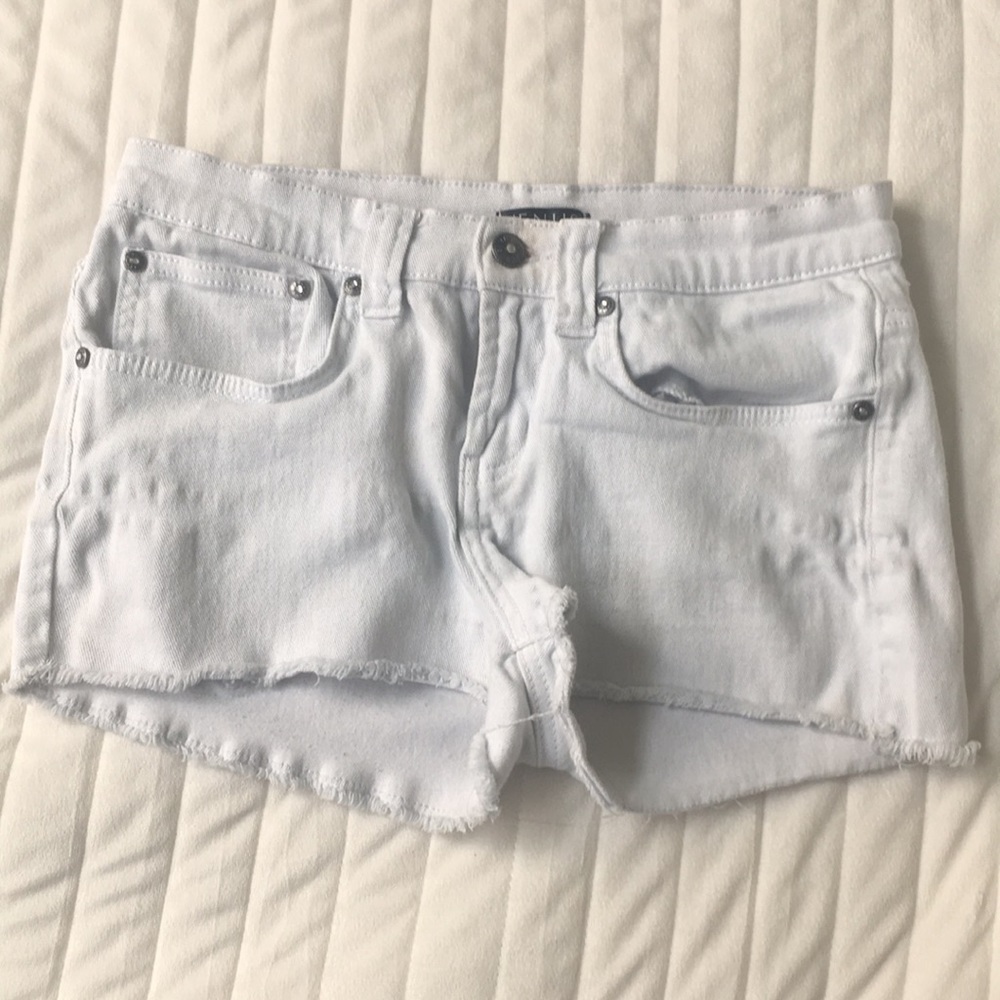 VENUS Women’s White Shorts